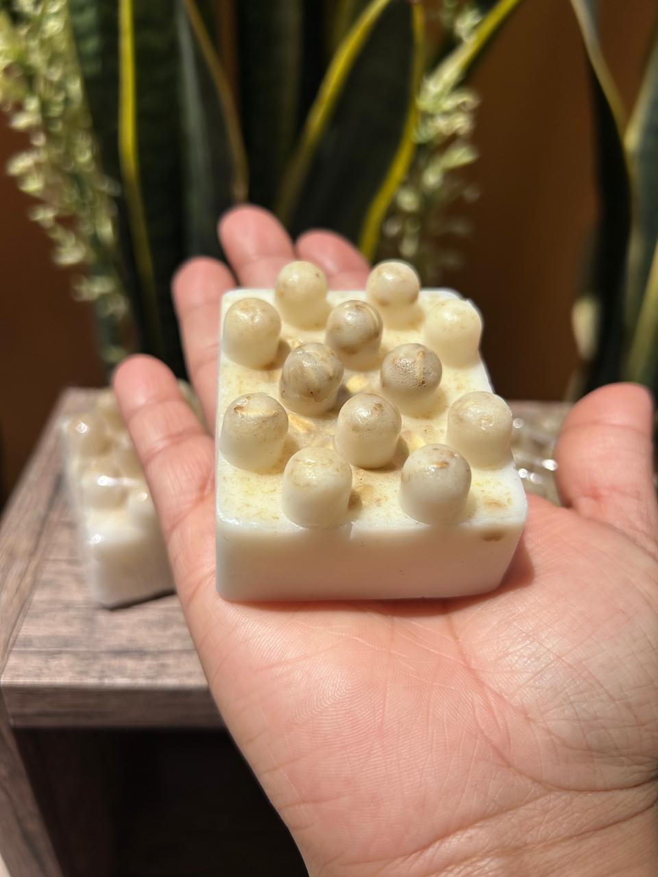 Jabón Exfoliante de Arroz con Avena y Maracuyá